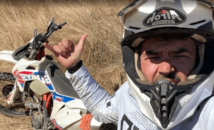Tiago Bruno builds momentum in motorbike training for Baja Portalegre 500 | Embridge Consulting